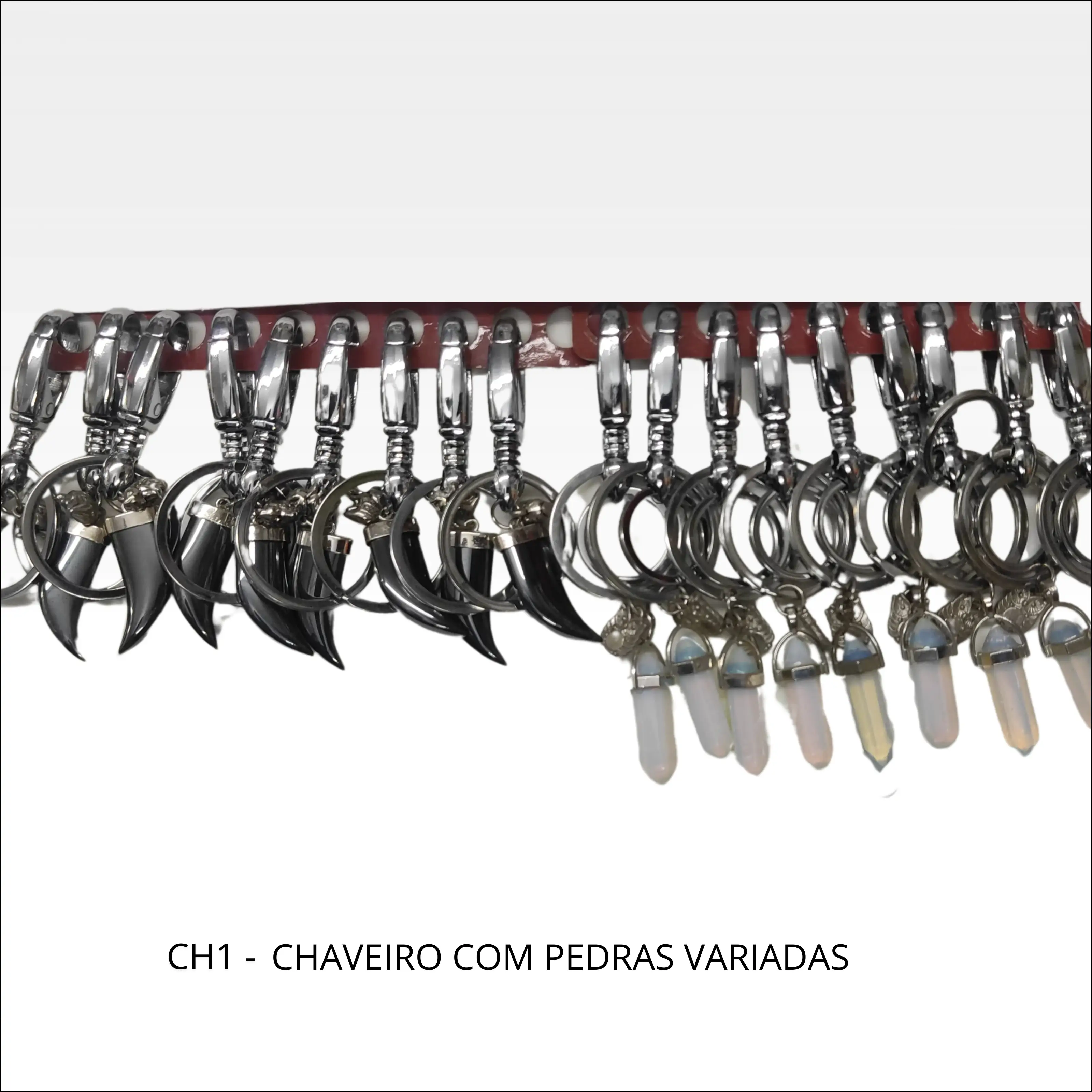 Chaveiro com pedras variadas